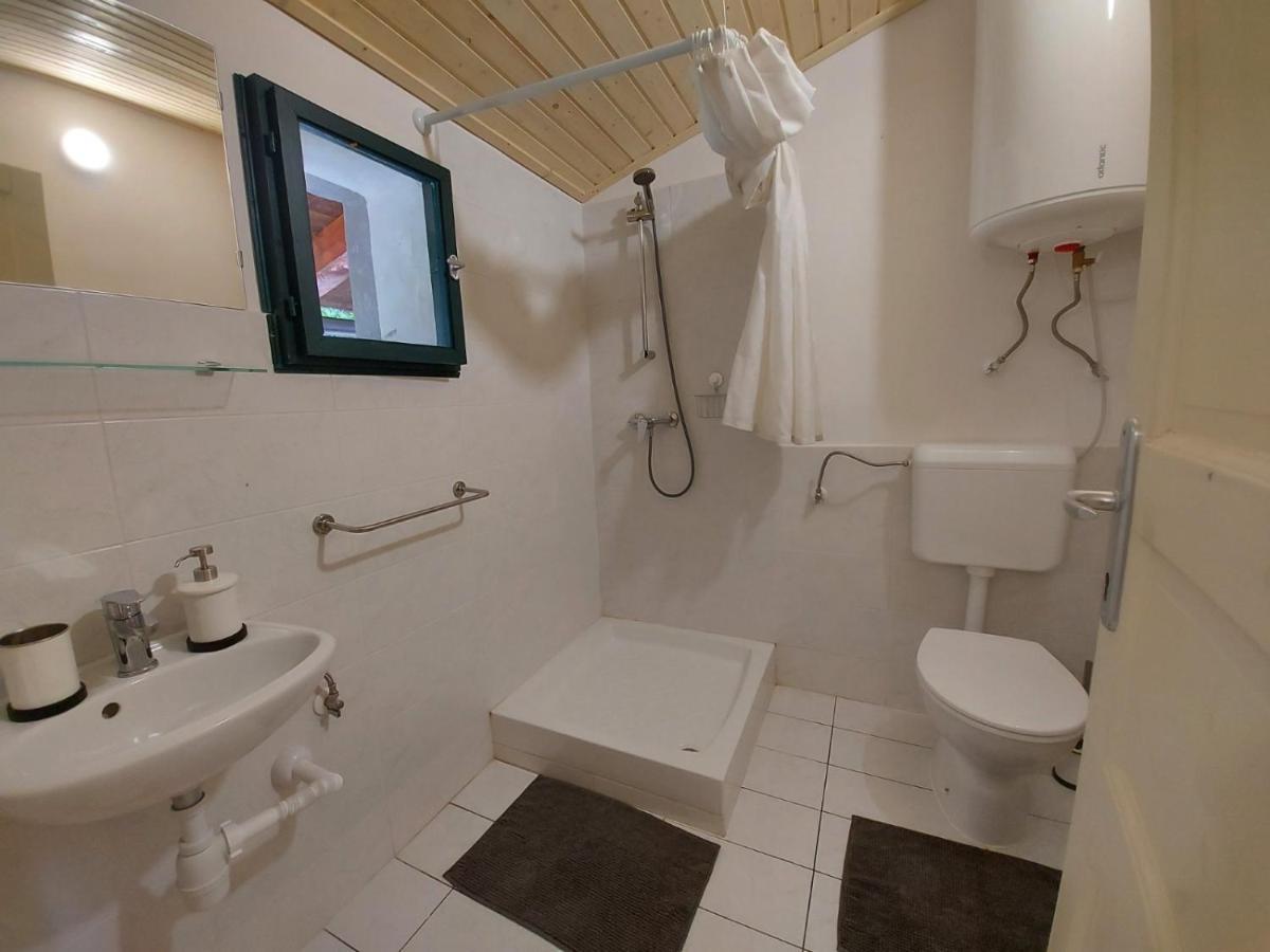 Apartmaji Hedera コメン エクステリア 写真