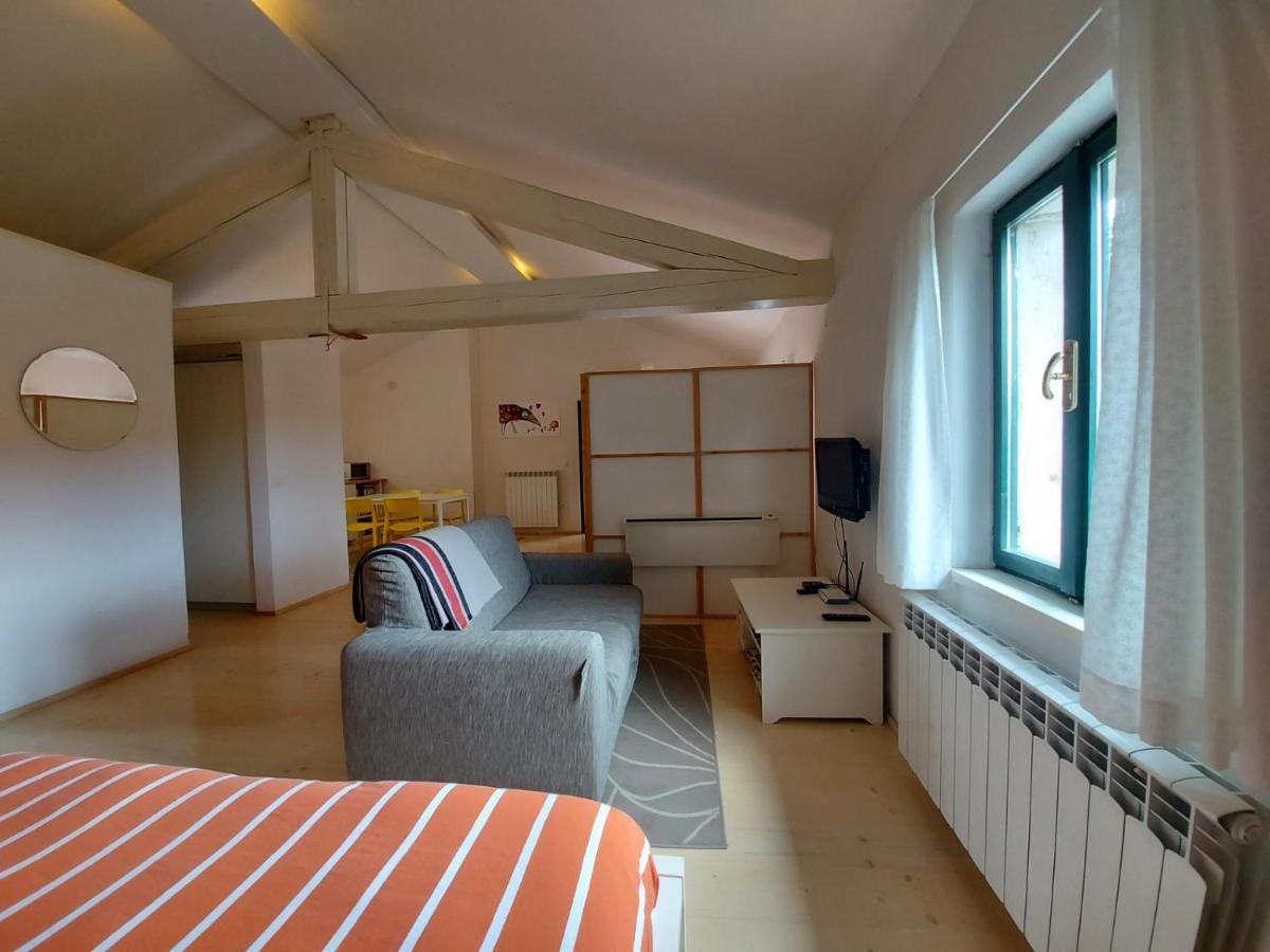 Apartmaji Hedera コメン エクステリア 写真